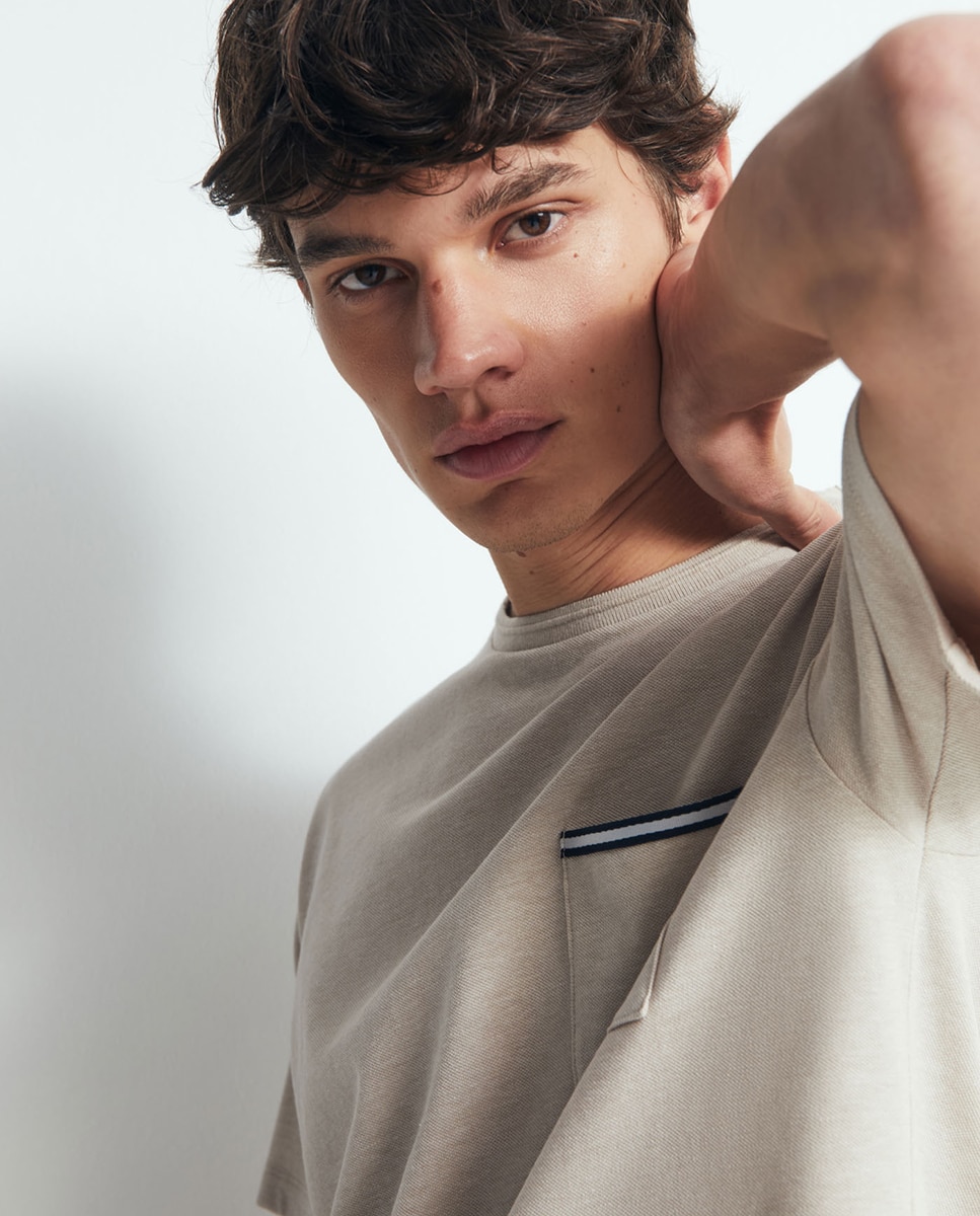 T-shirt com Fita e Bolso Torrado-3