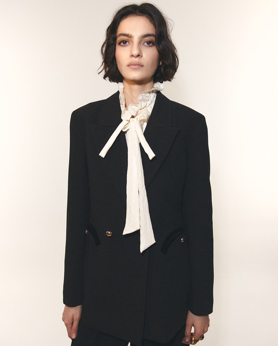 Blazer com Vivos de Veludo Preto-2