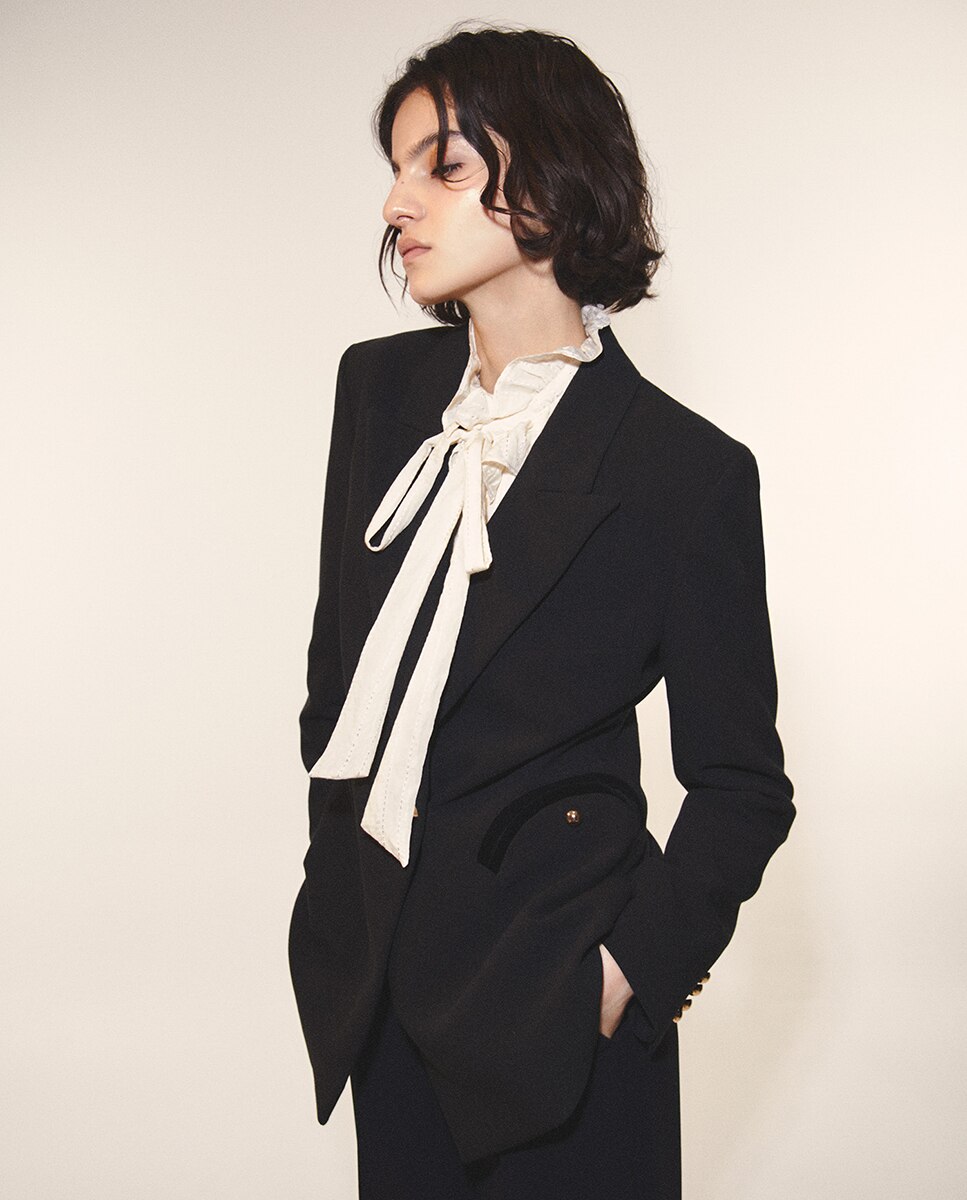 Blazer com Vivos de Veludo Preto-5