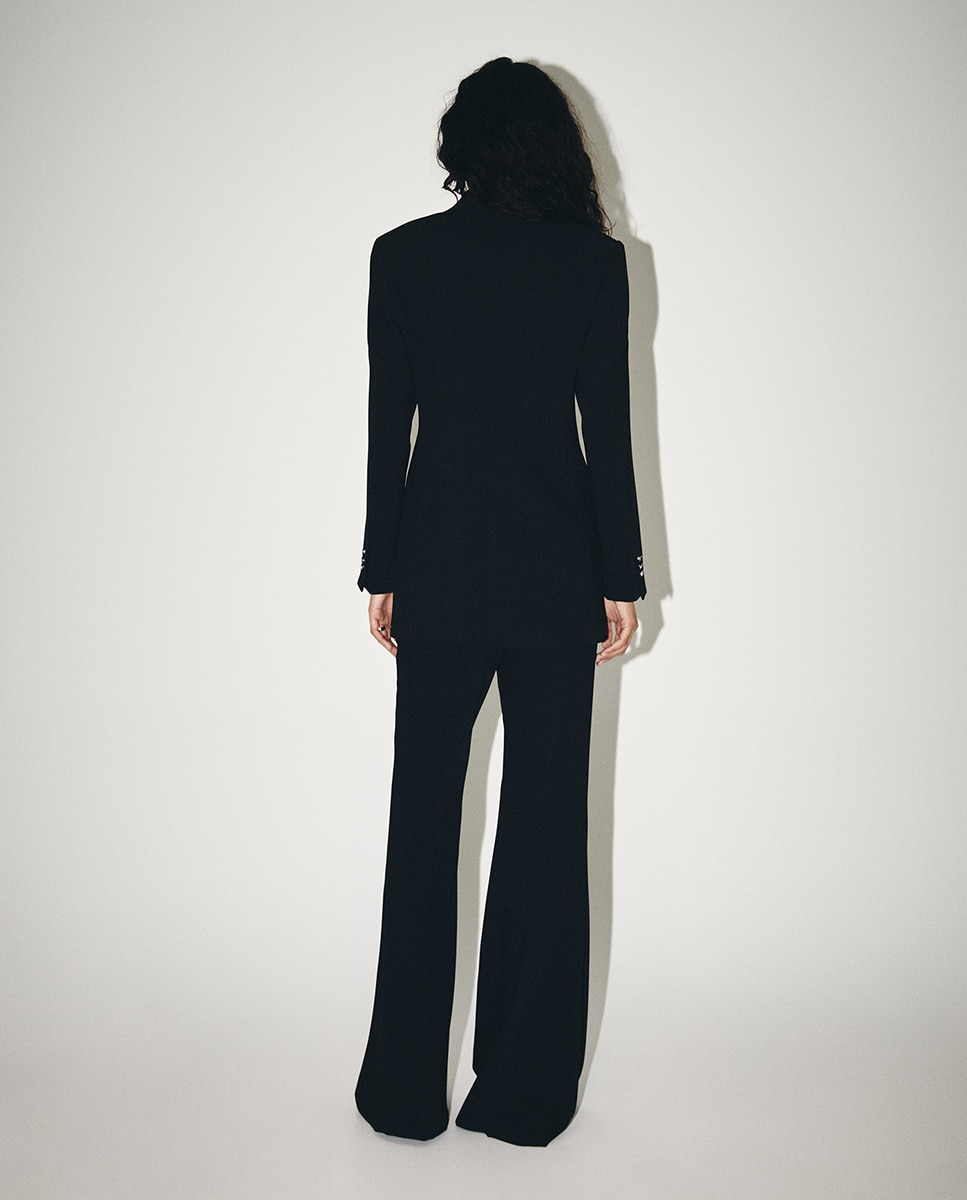 Blazer com Botão de Joia Preto-5