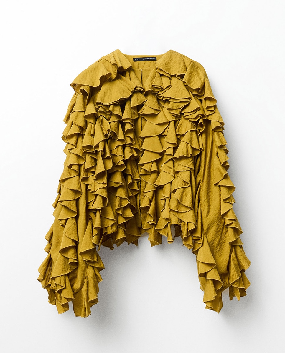 Imagem 0 de Casaco com Folhos