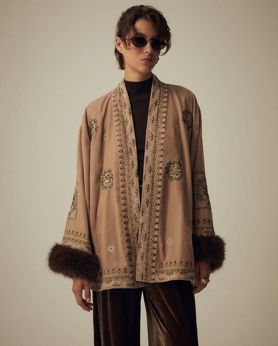 Kimono Curto Bordado Vison Claro-2
