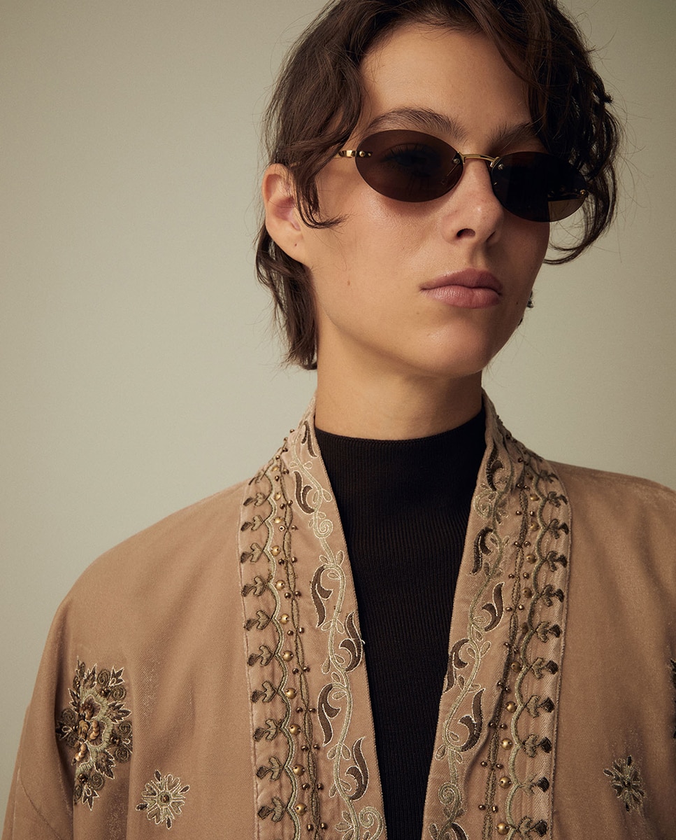 Kimono Curto Bordado Vison Claro-3