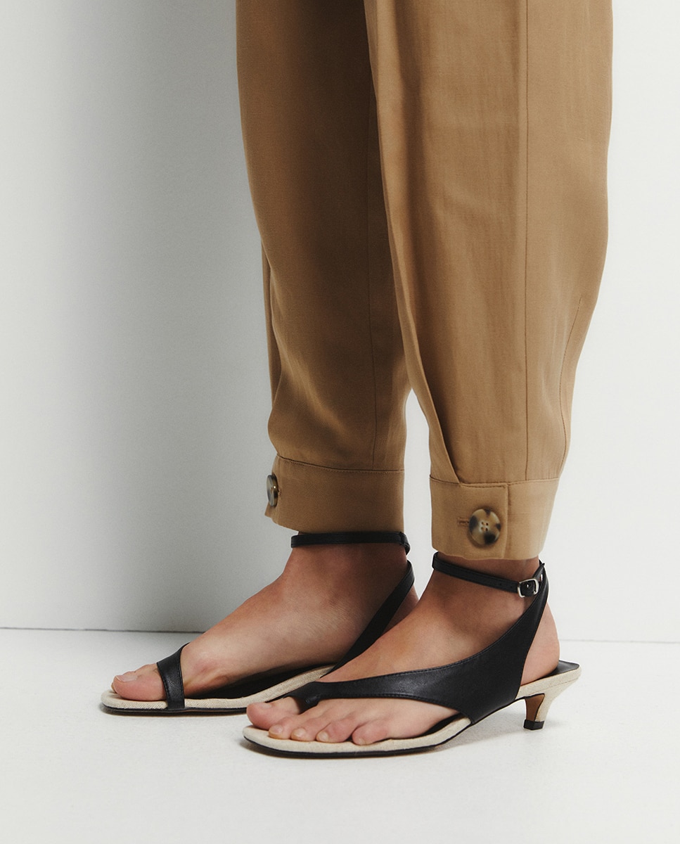 Calças fluidas com punho Bege-5