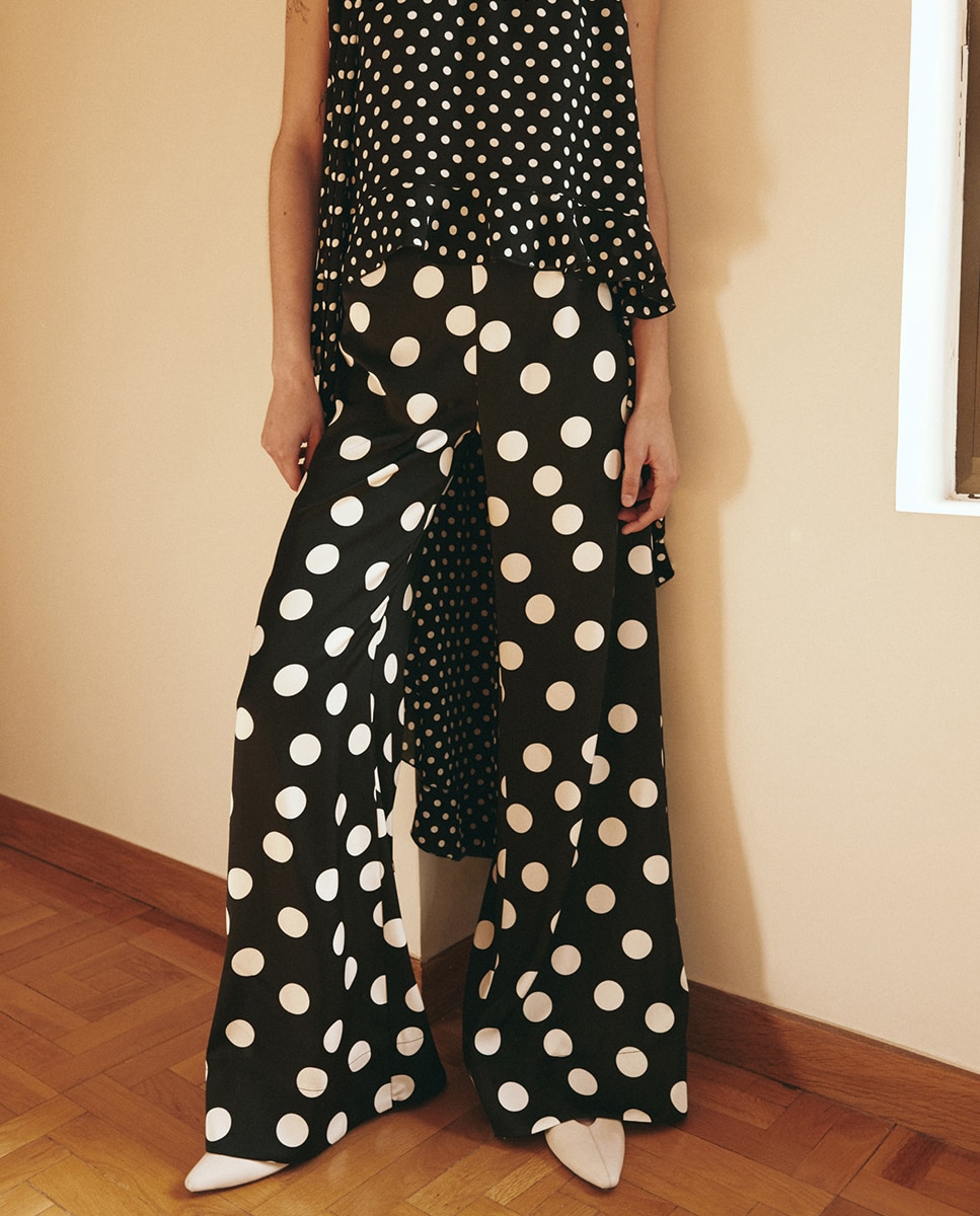 Calças Flare às Bolinhas Preto-2