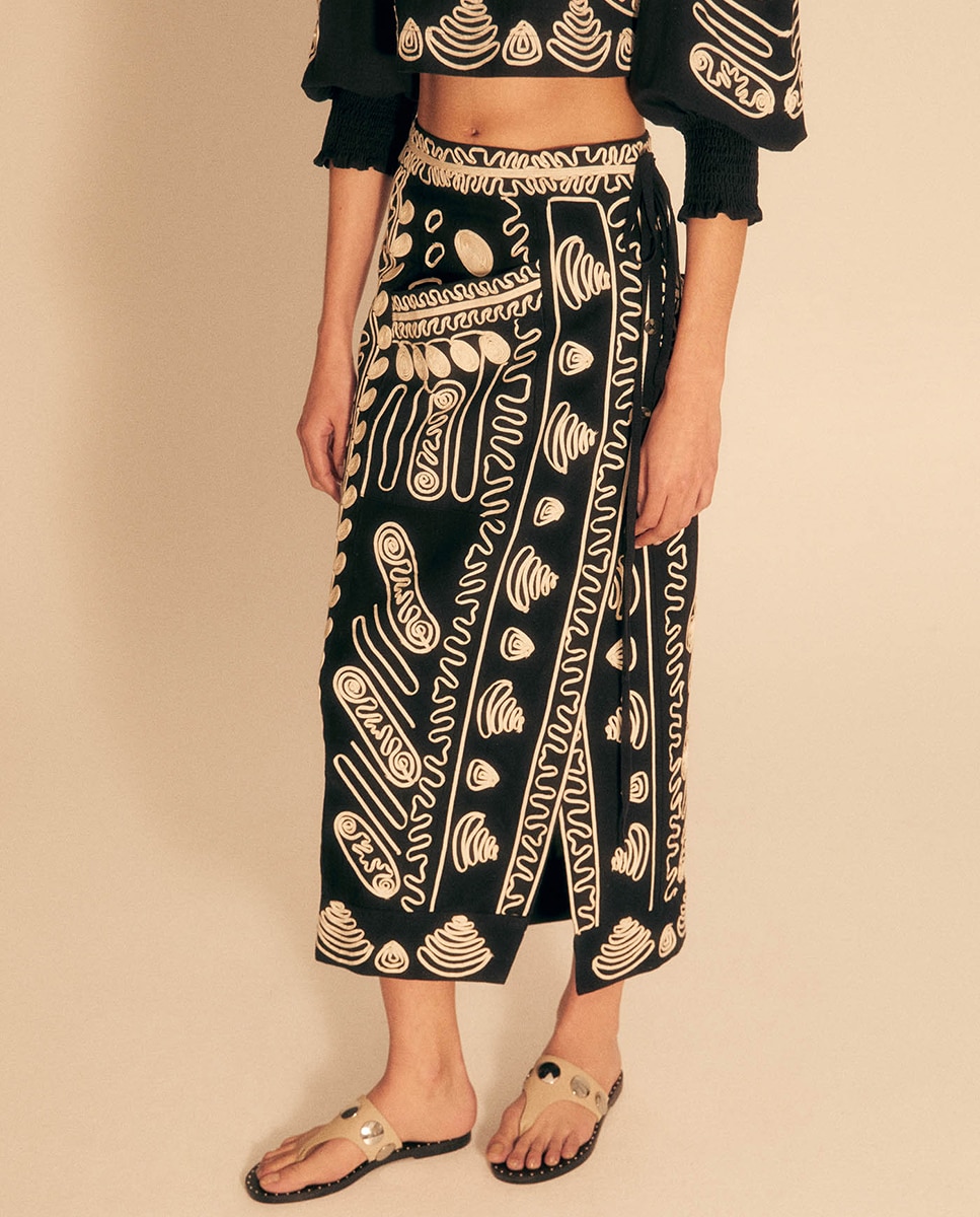 Saia midi bordada Preto-2