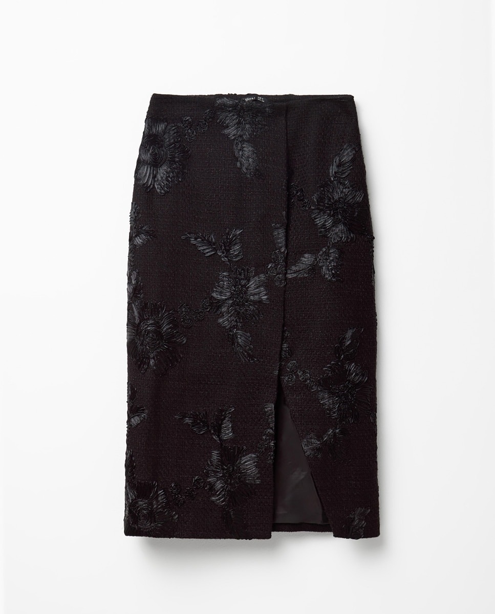 Saia com Bordados Florais Preto-5