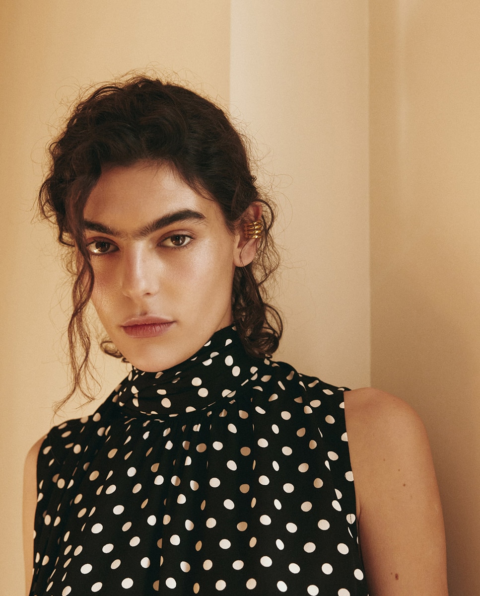 Capa às Bolinhas com Folhos Preto-2