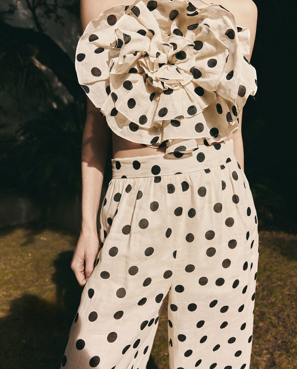 Top às Bolinhas e com Estampado Floral Branco-2