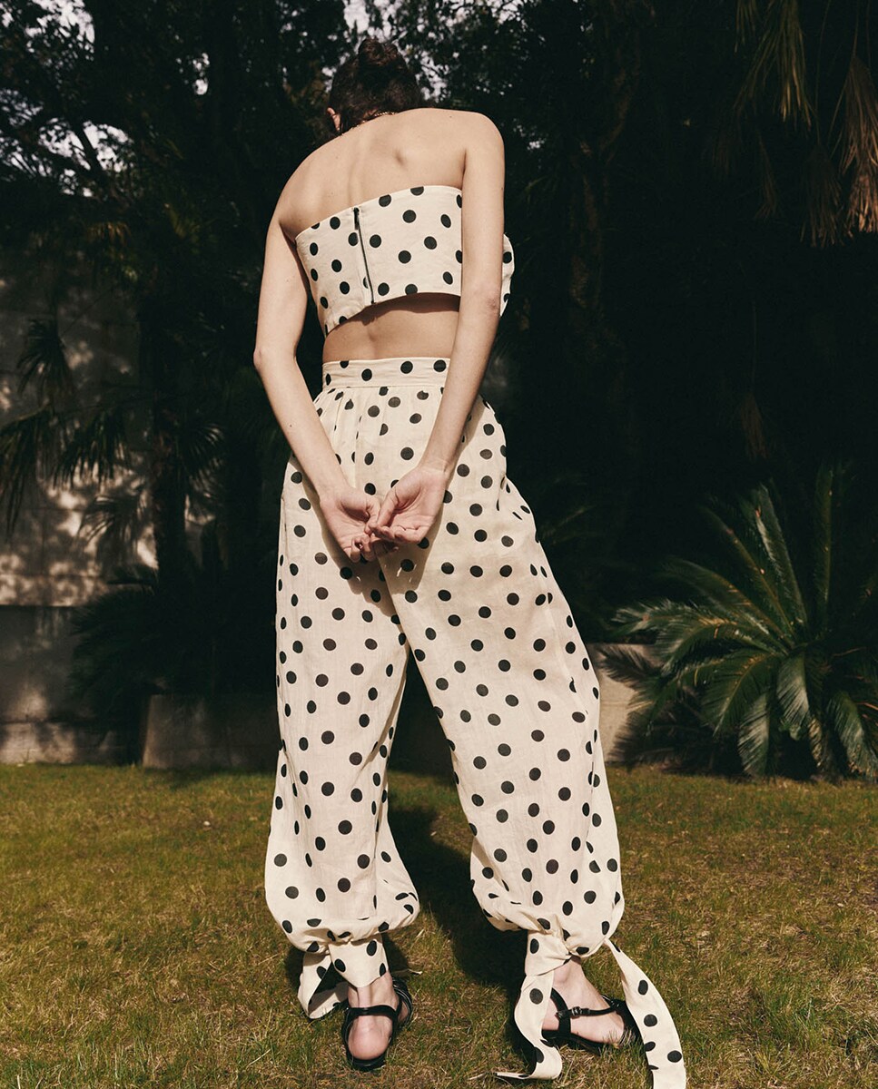 Imagem 0 de Top às Bolinhas e com Estampado Floral