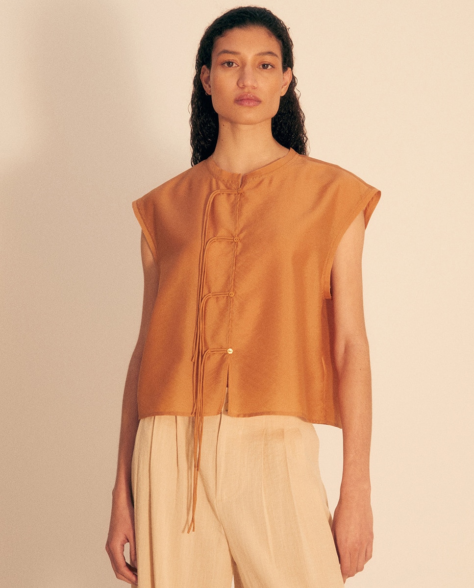 Imagem 0 de Blusa com Detalhes no Fecho