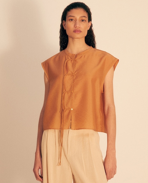Imagen 0 de Blusa detalles cierre