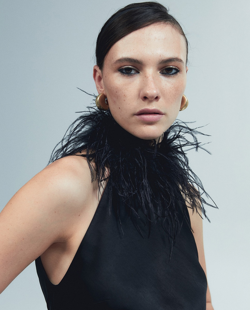 Imagen 2 de Top halter plumas - Sfera - Negro Negro