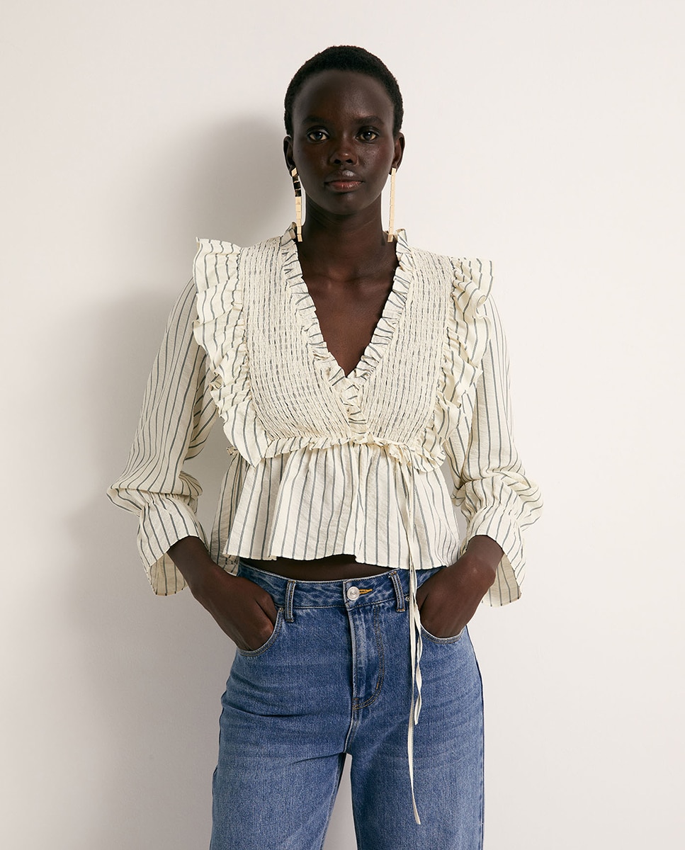 Imagem 0 de Blusa com Elásticos e Folho