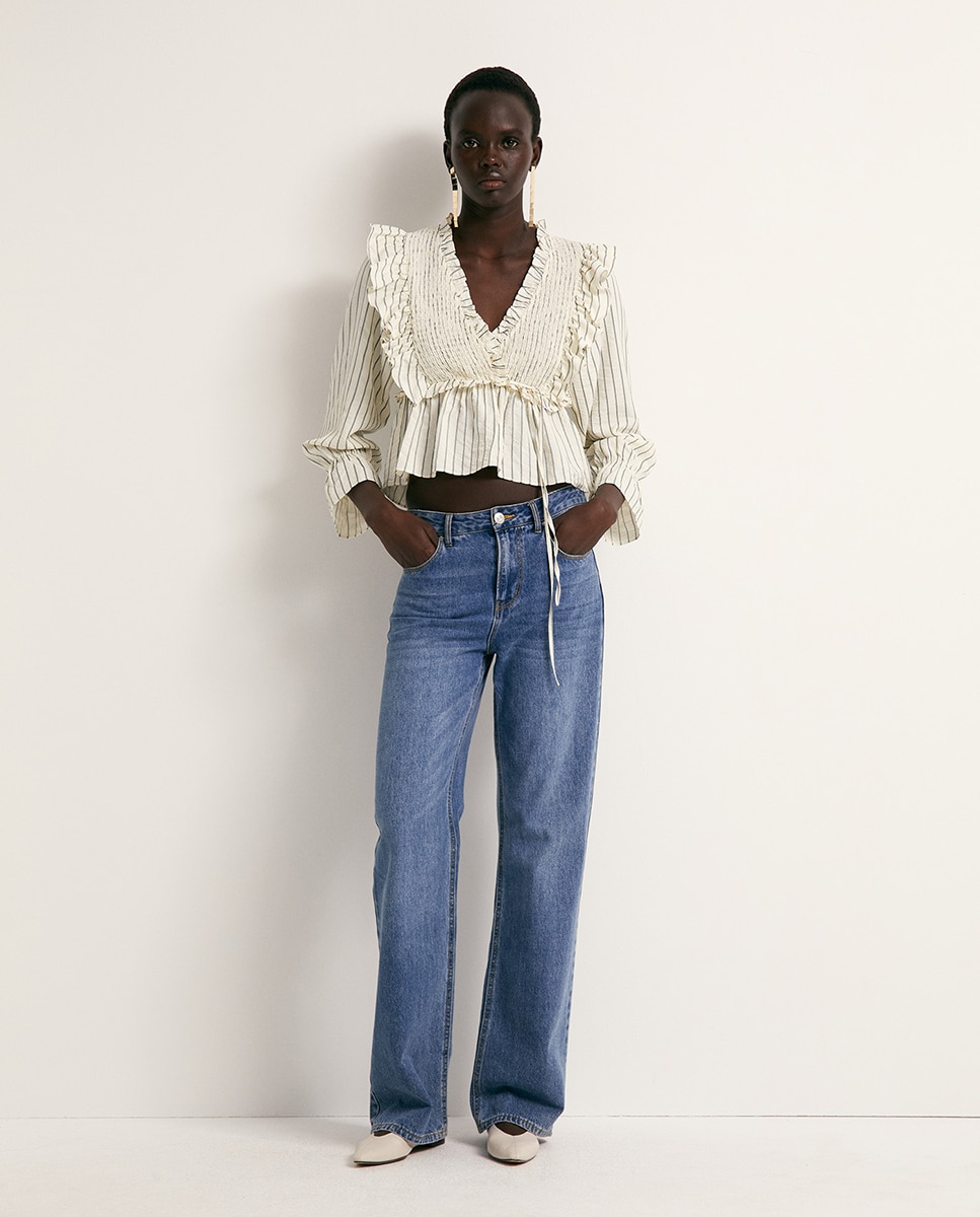 Blusa com Elásticos e Folho Marfim-2