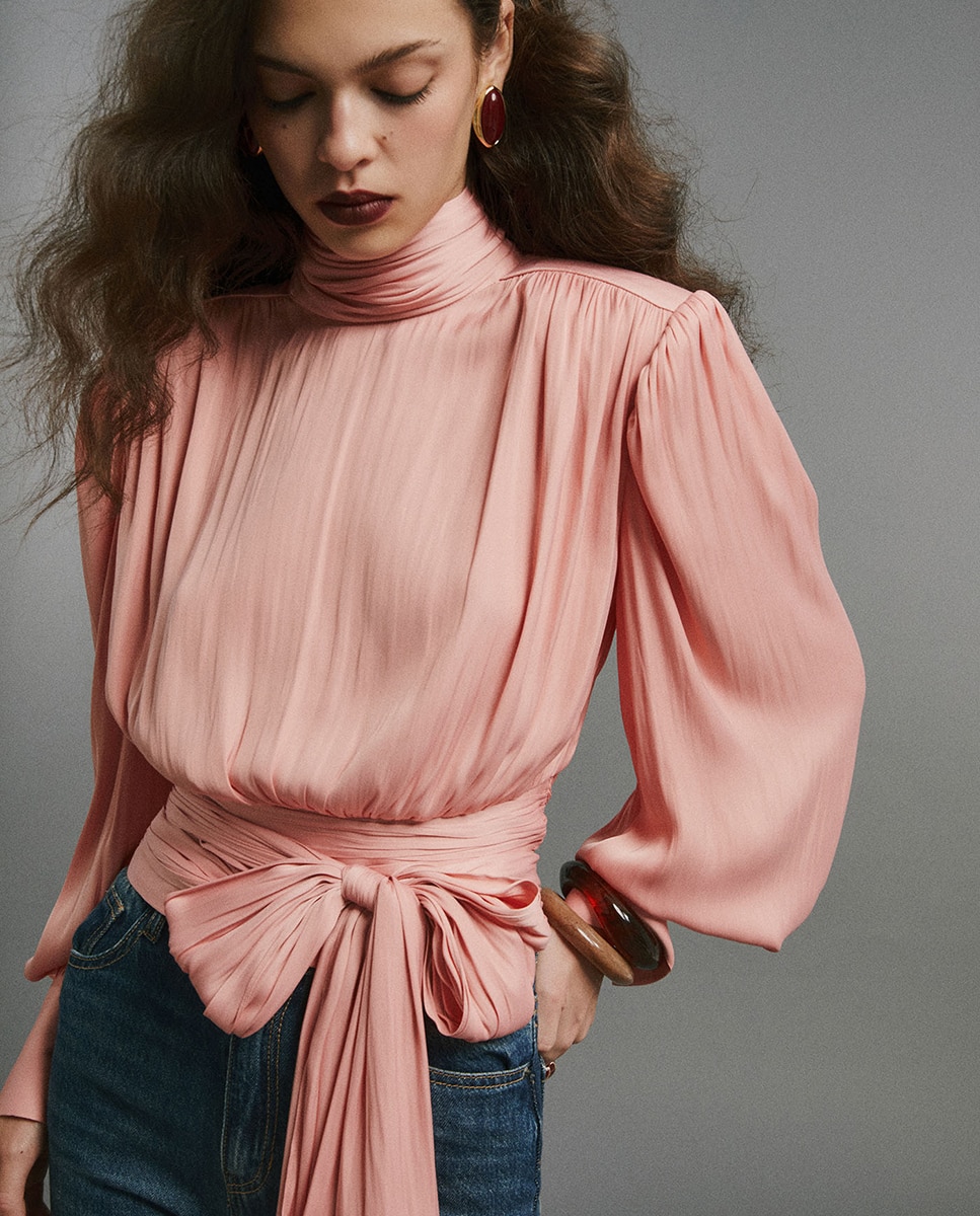 Imagem 1 de Blusa Acetinada com Laços