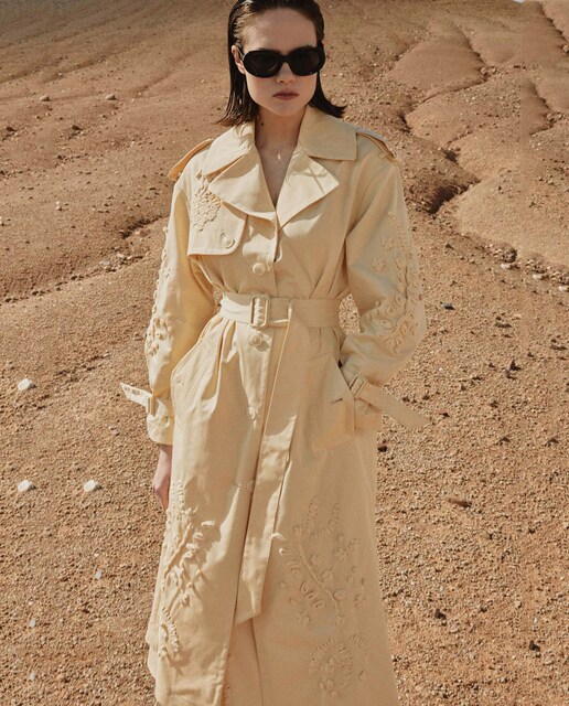 Trench bordado