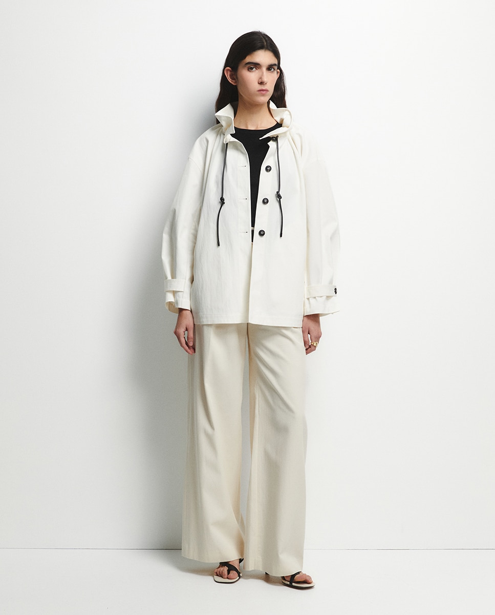 Sfera - Parka corta cuello.