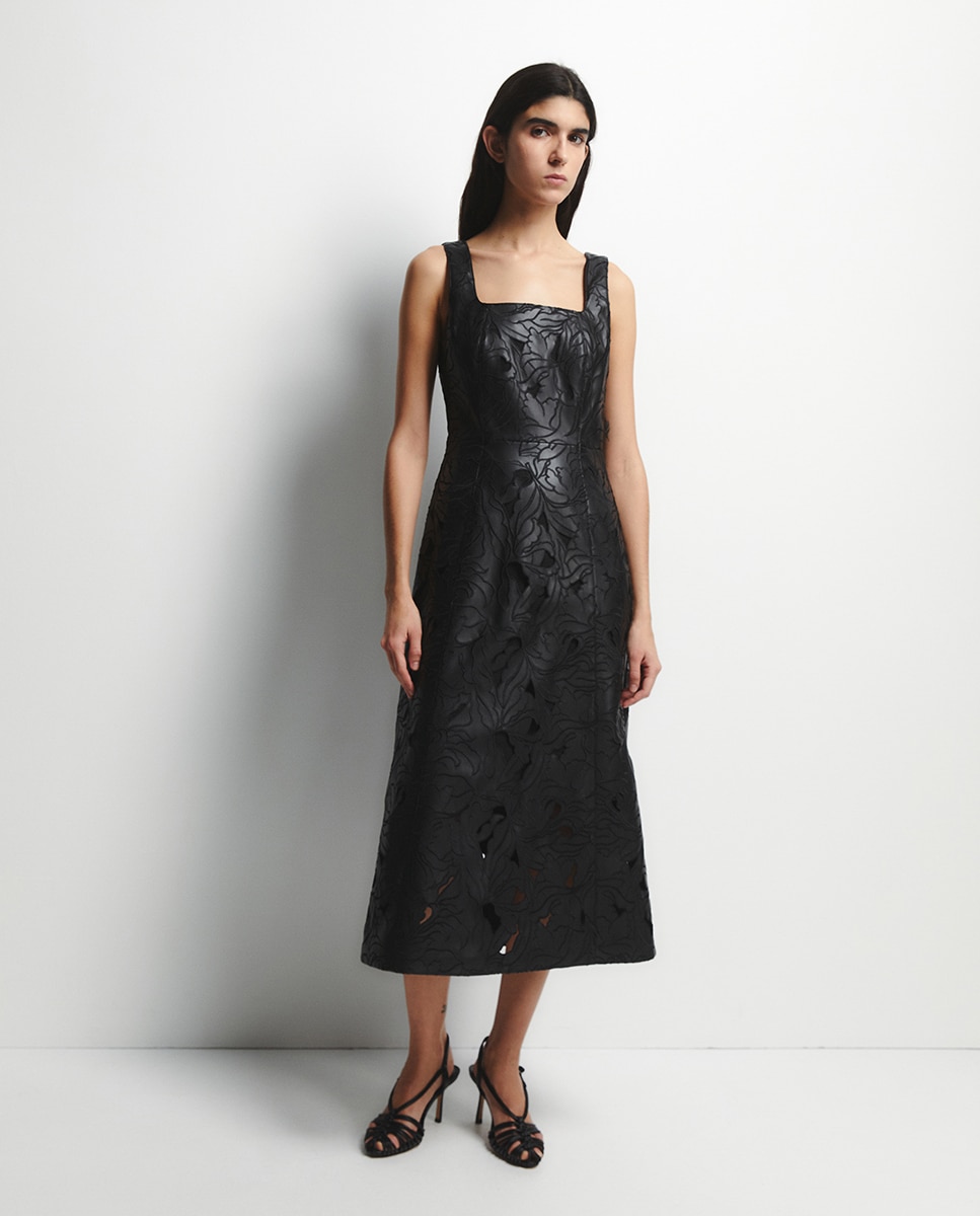 Imagem 0 de Vestido Tipo Jardineiras Perfurado