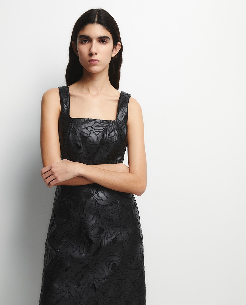 Vestido Tipo Jardineiras Perfurado Preto-2