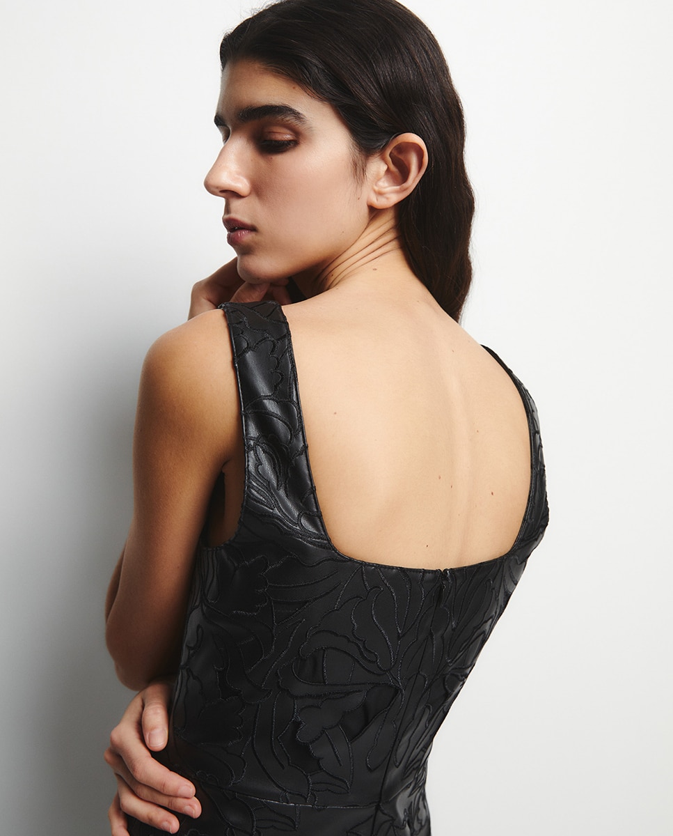 Vestido Tipo Jardineiras Perfurado Preto-6