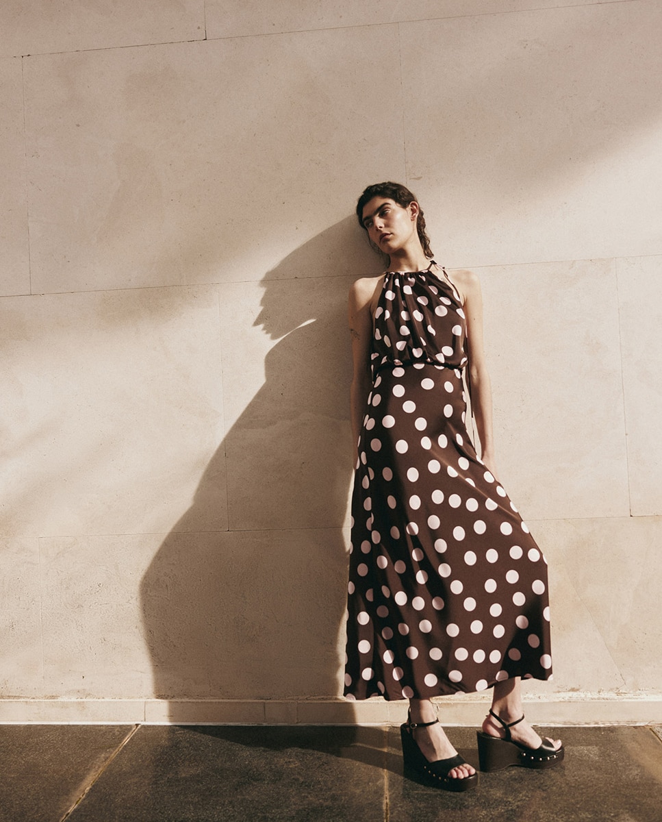Sfera - Vestido satinado halter.