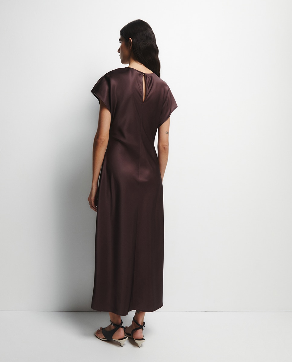 Vestido Acetinado com Flor Chocolate-6