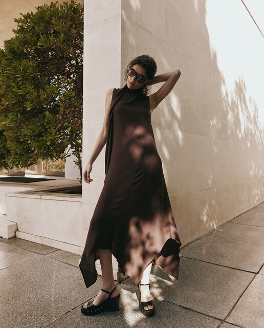 Imagen 0 de Vestido bajo picos