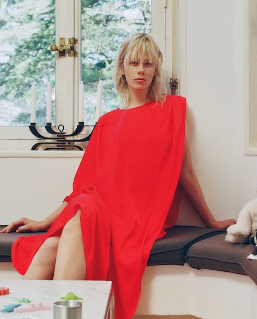 Imagen 0 de Vestido fluido capa