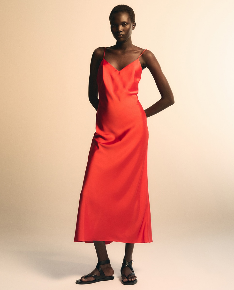 Vestido Fluido com Capa Vermelho-3