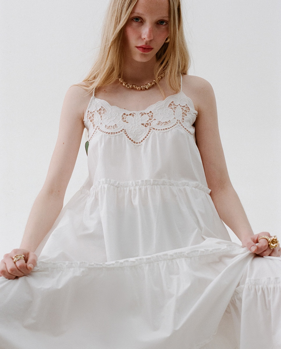 Imagem 0 de Vestido com Parte Inferior Bordada