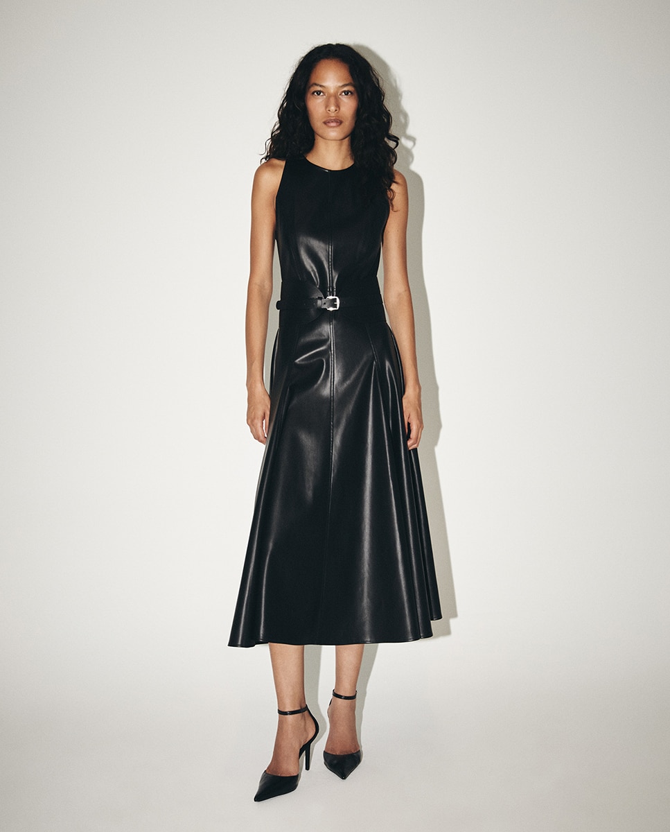 Imagen 0 de Vestido polipiel cinturón Negro