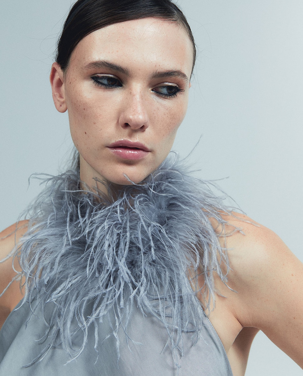Vestido Rendilhado com Plumas Preto-2
