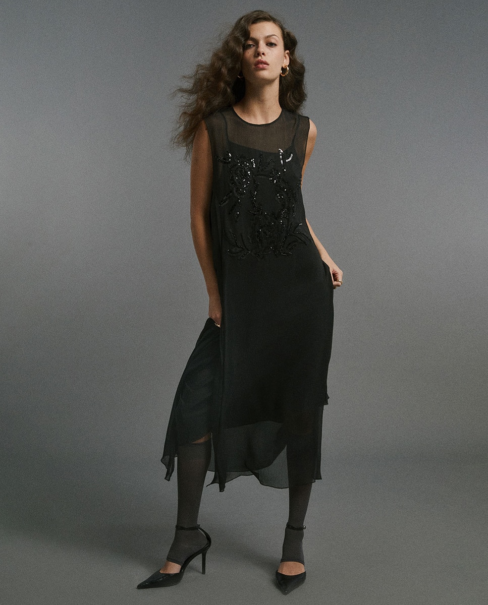 Imagem 1 de Vestido com Transparência e Bordados