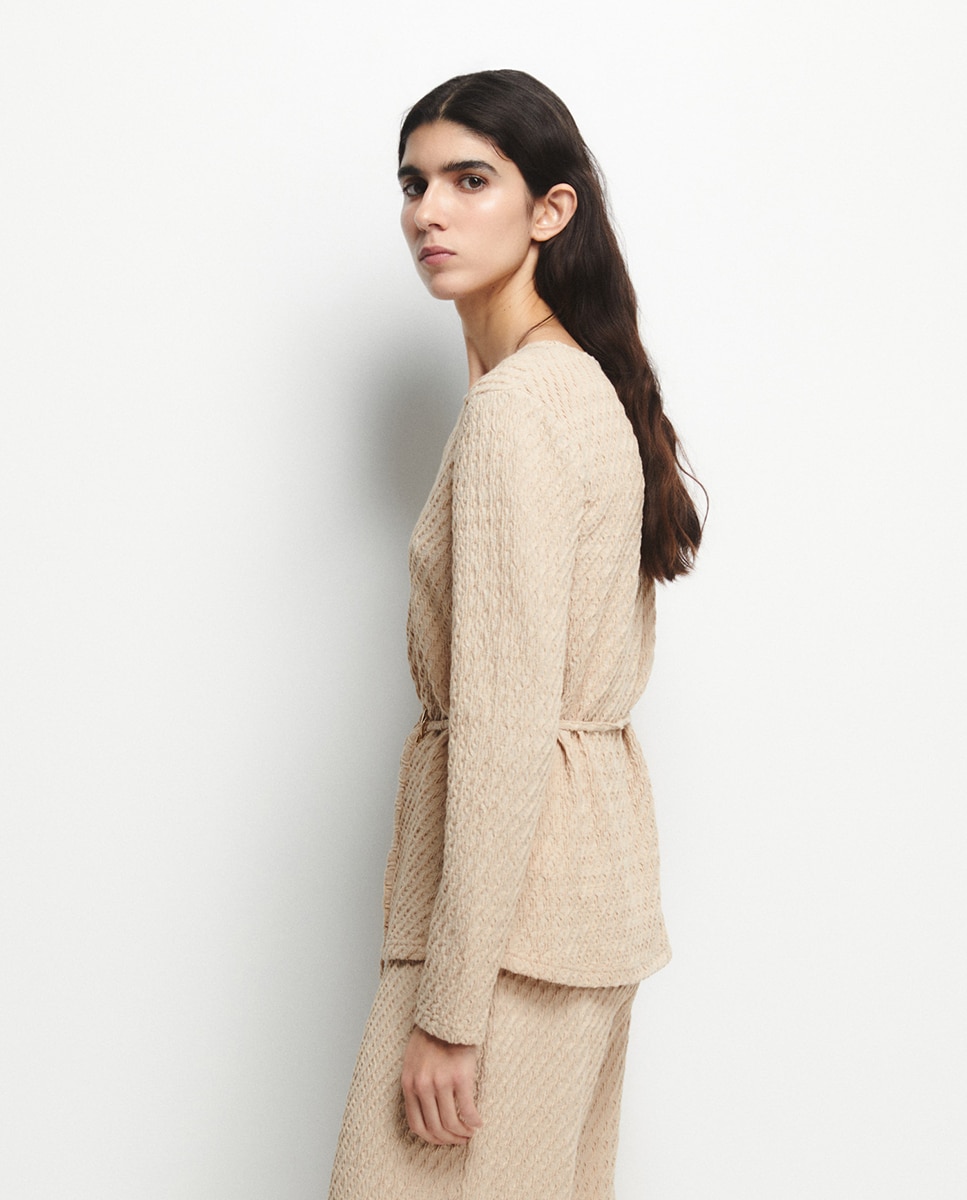 Blusa com Estrutura de Peça Bege-4