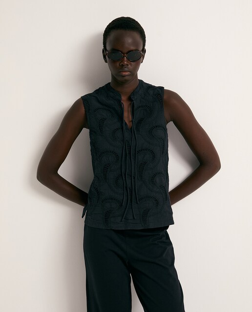 Imagen 0 de Top bordado oriental