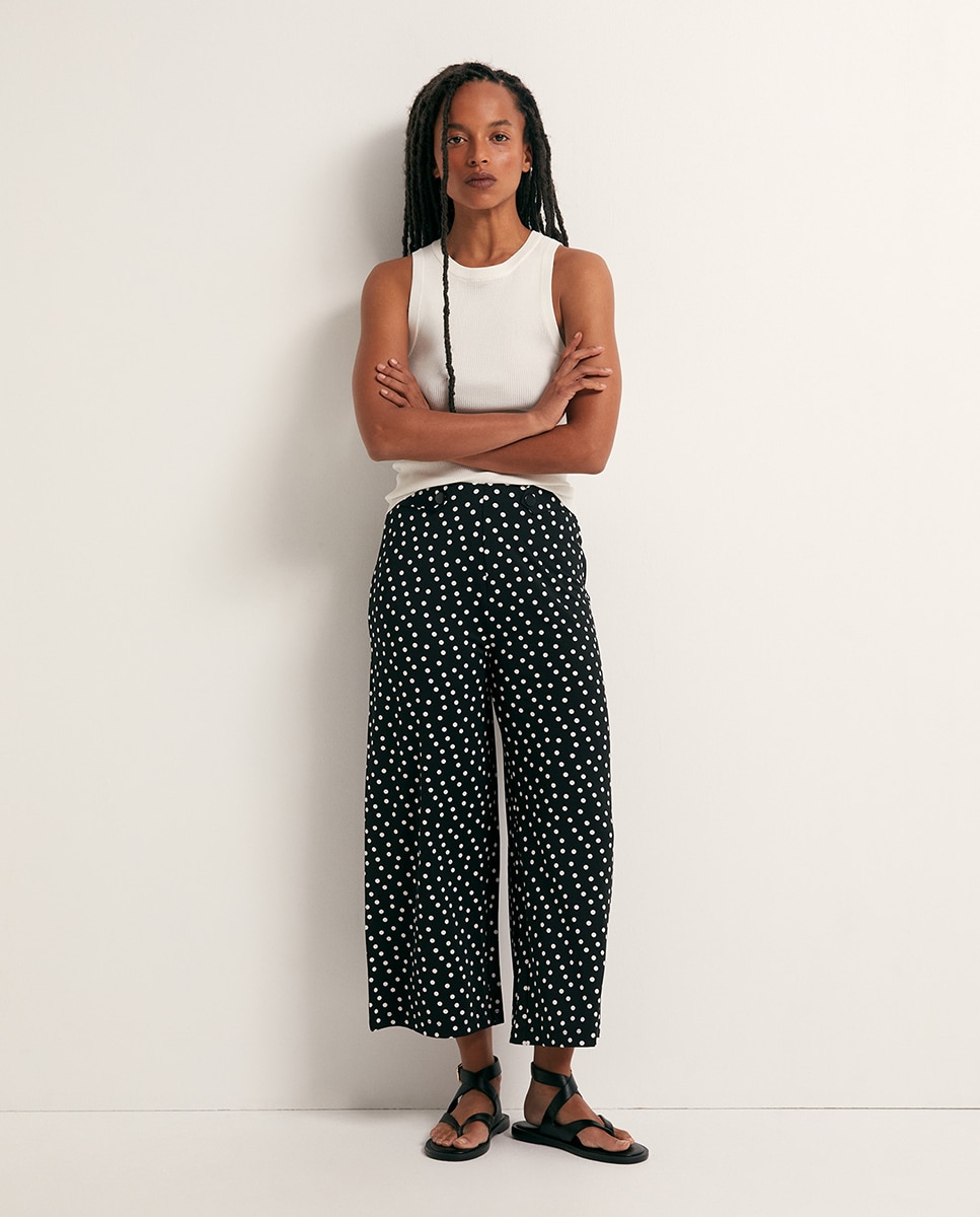 Calças fluidas estampadas Preto-1