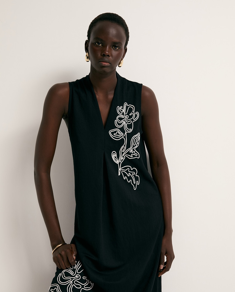 Vestido de Linho Bordado Preto-2