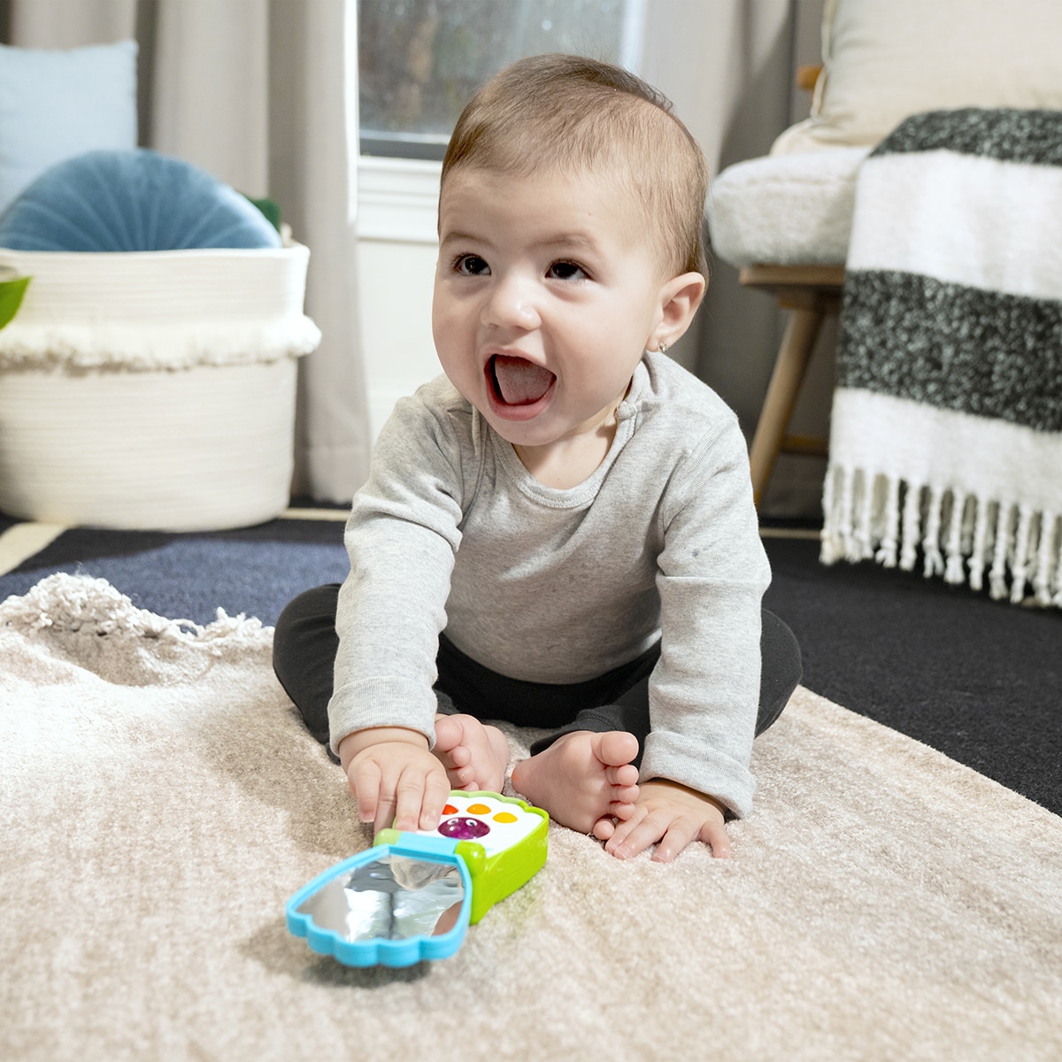 Teléfono de juguete musical Shell Phone Baby Einstein 12