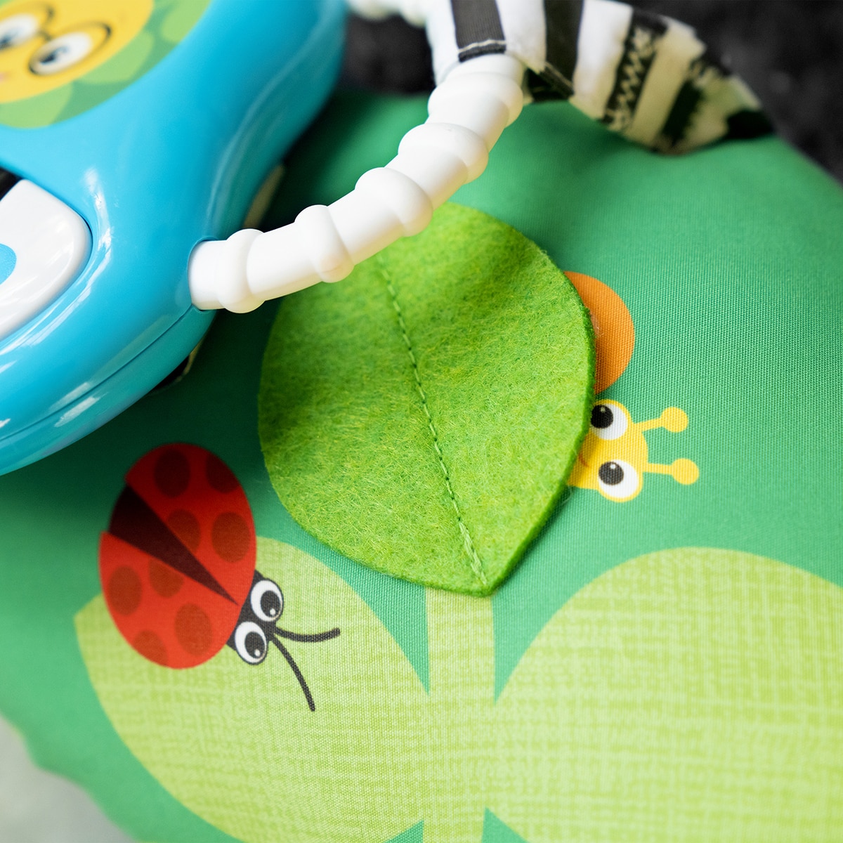 Cojín de actividades Cal-a-Pillow Baby Einstein 19