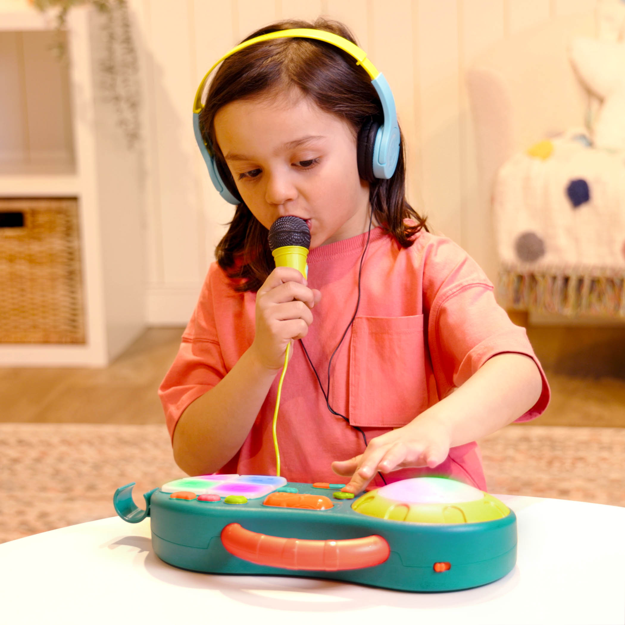 Mezcladora DJ con micrófono B. Toys 4