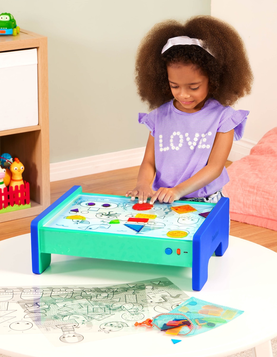 Caja de actividades con luz Battat 2