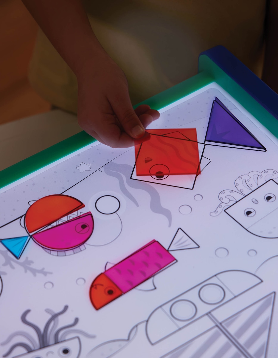 Caja de actividades con luz Battat 12