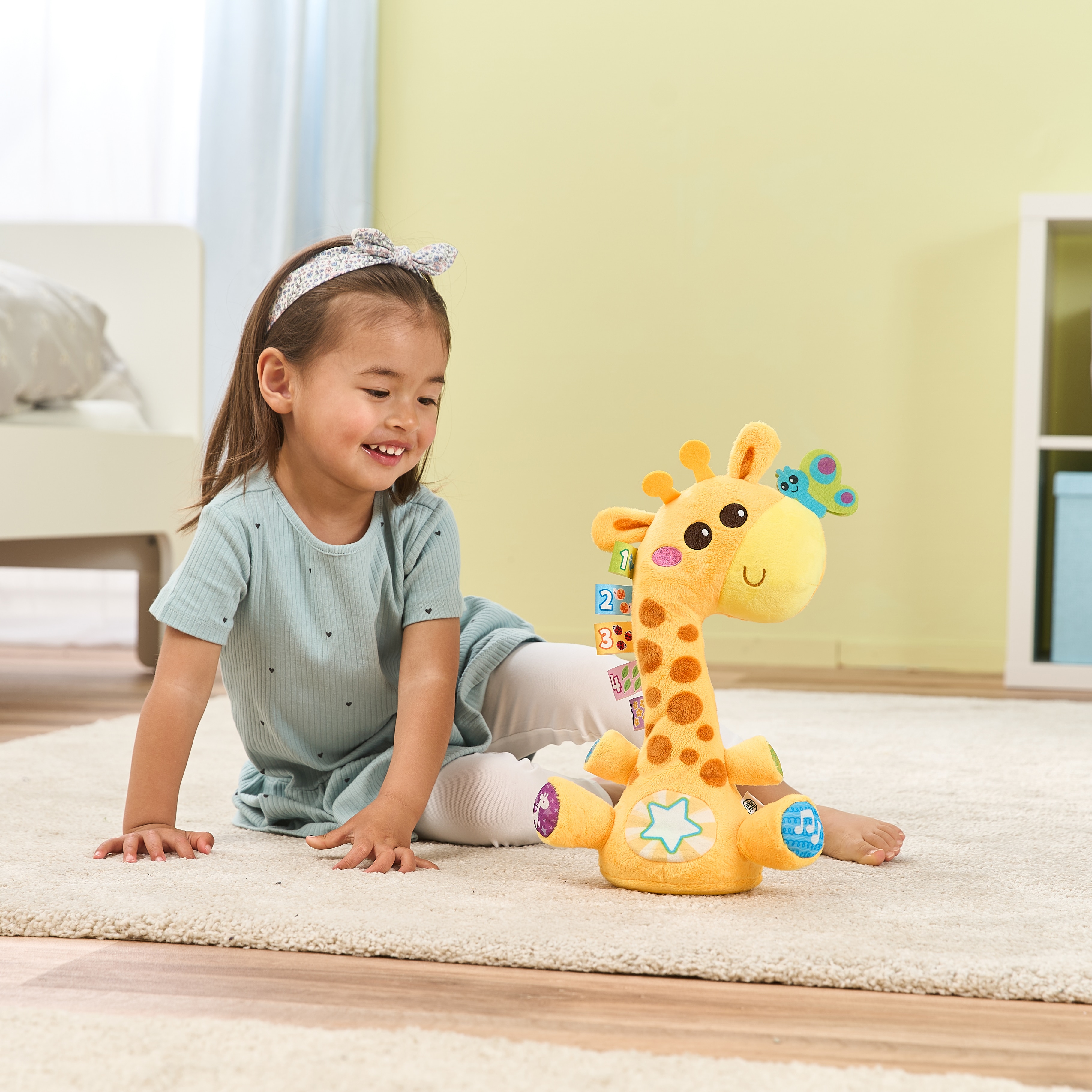 Peluche Cristina la jirafa bailarina Vtech 3