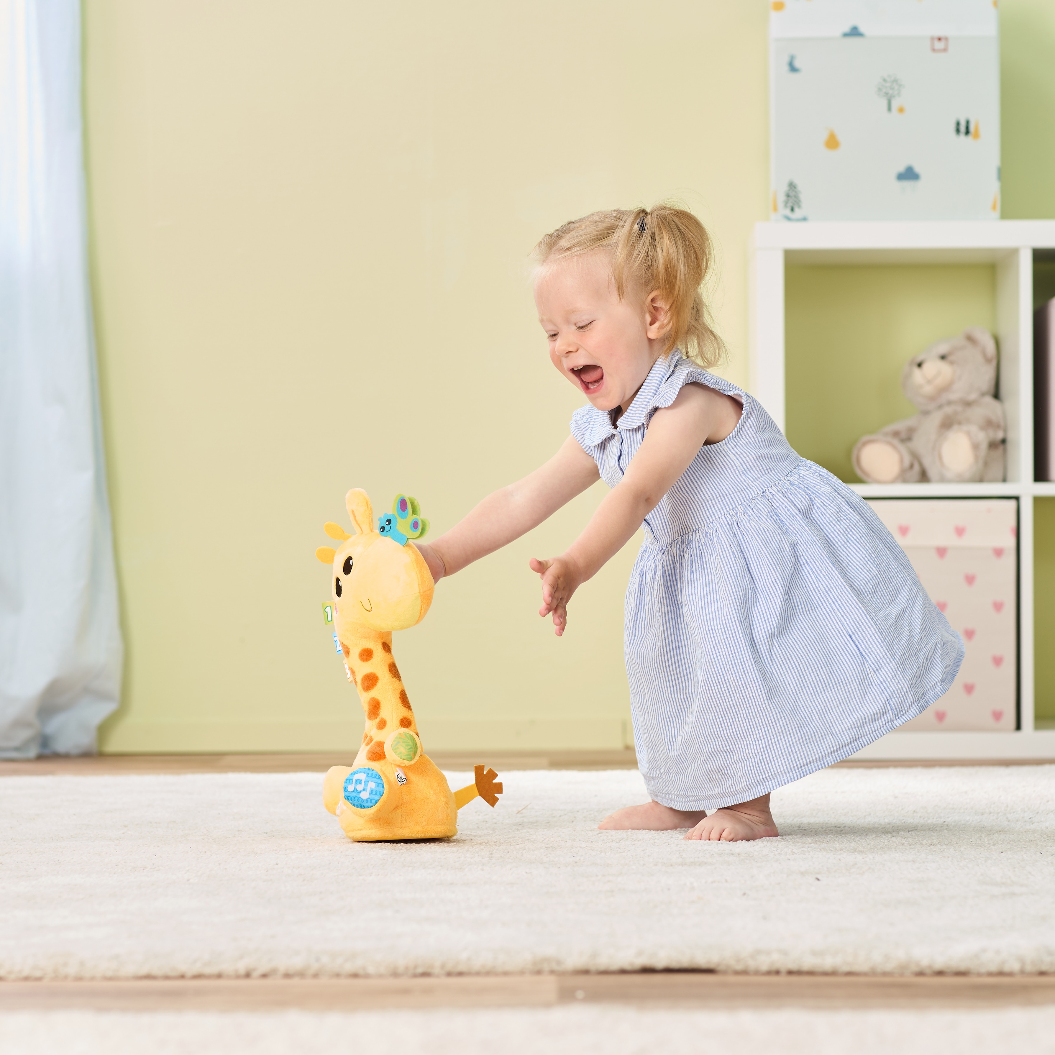 Peluche Cristina la jirafa bailarina Vtech 4