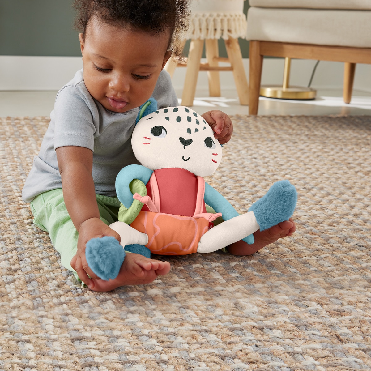 Peluche leopardo de las nieves SustainaPals Fisher-Price 2
