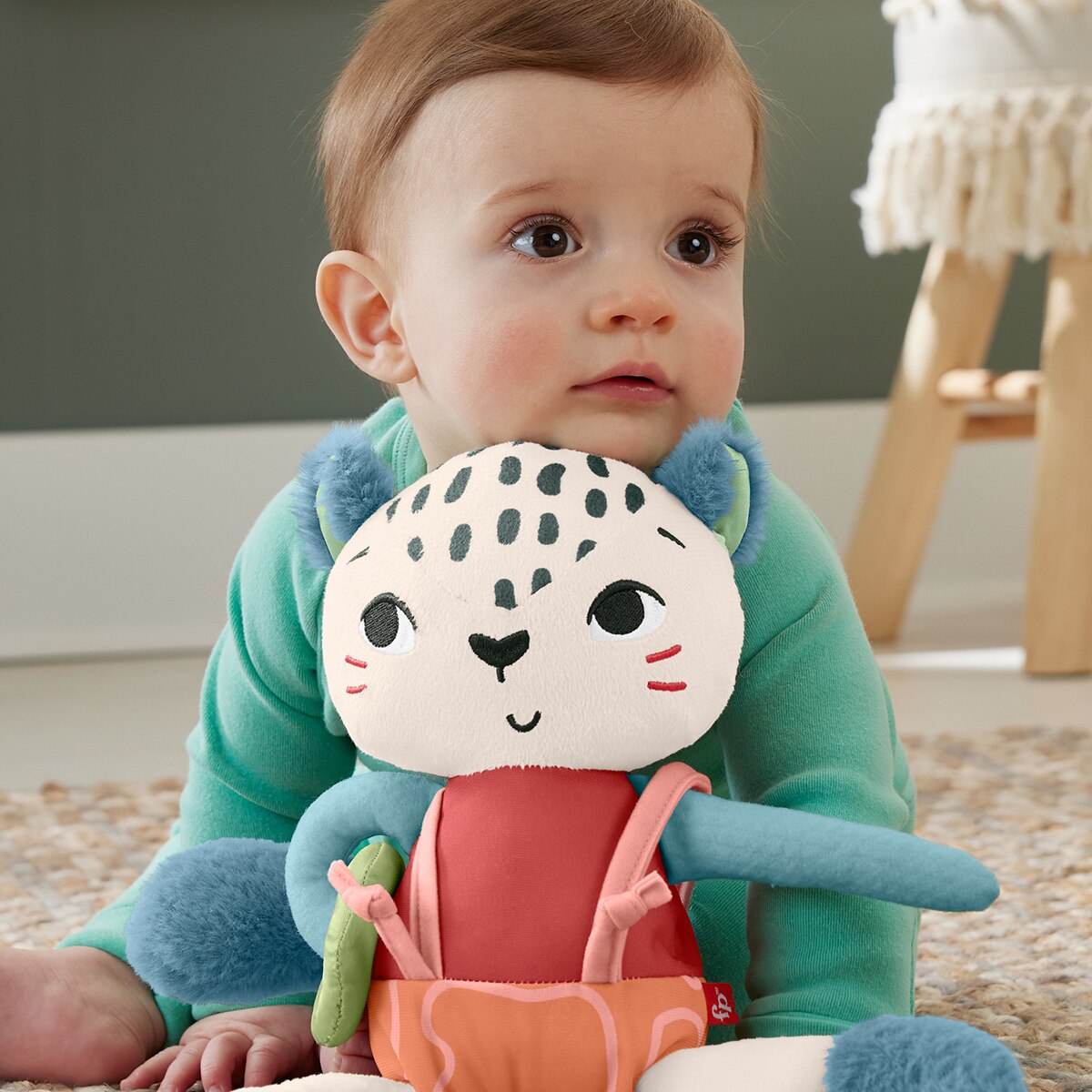 Peluche leopardo de las nieves SustainaPals Fisher-Price 4