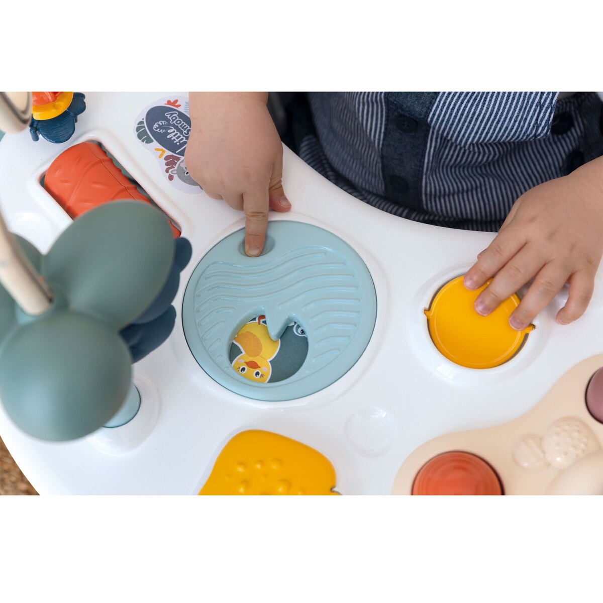 Mesa de actividades con asiento para bebé Little Smoby 9