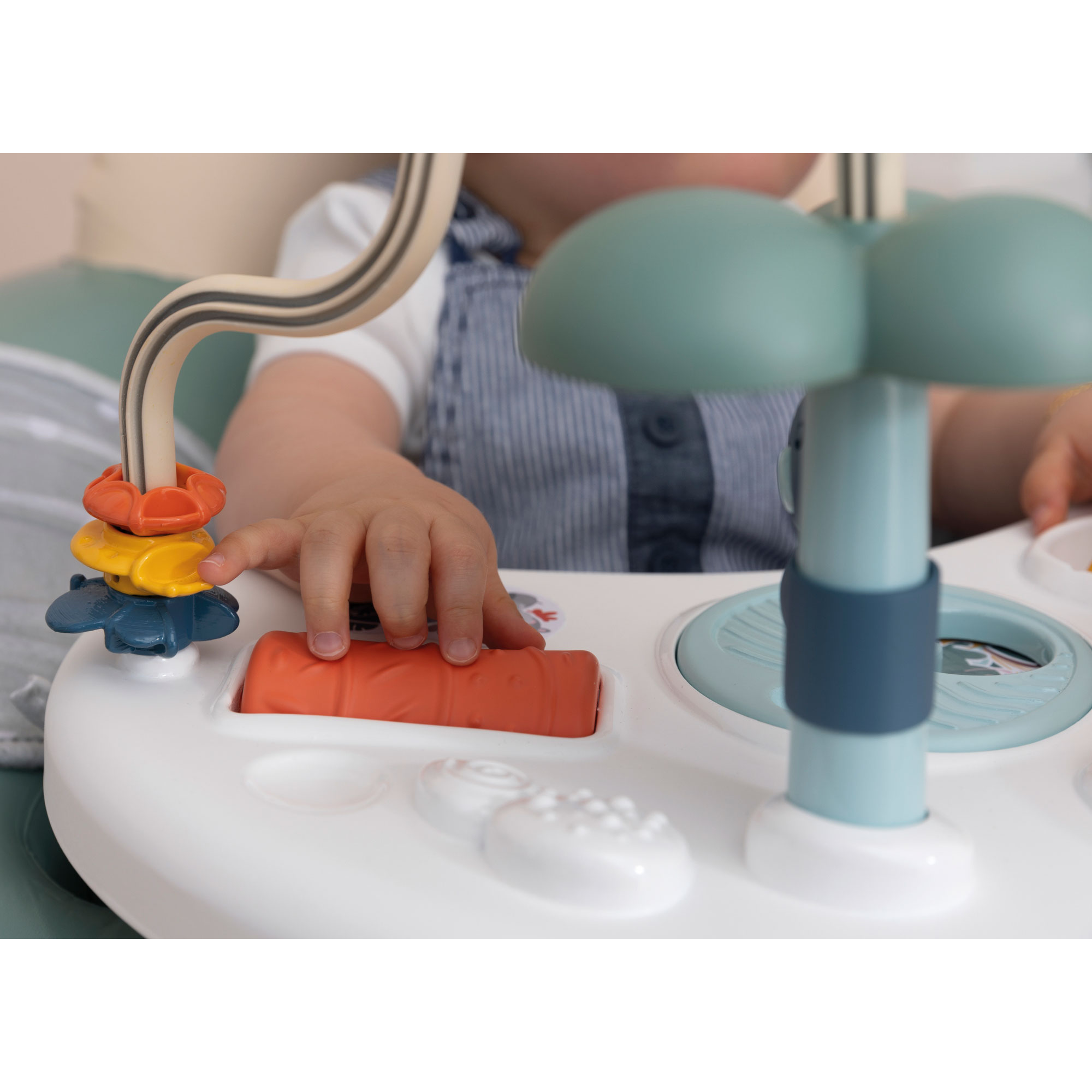Mesa de actividades con asiento para bebé Little Smoby 10