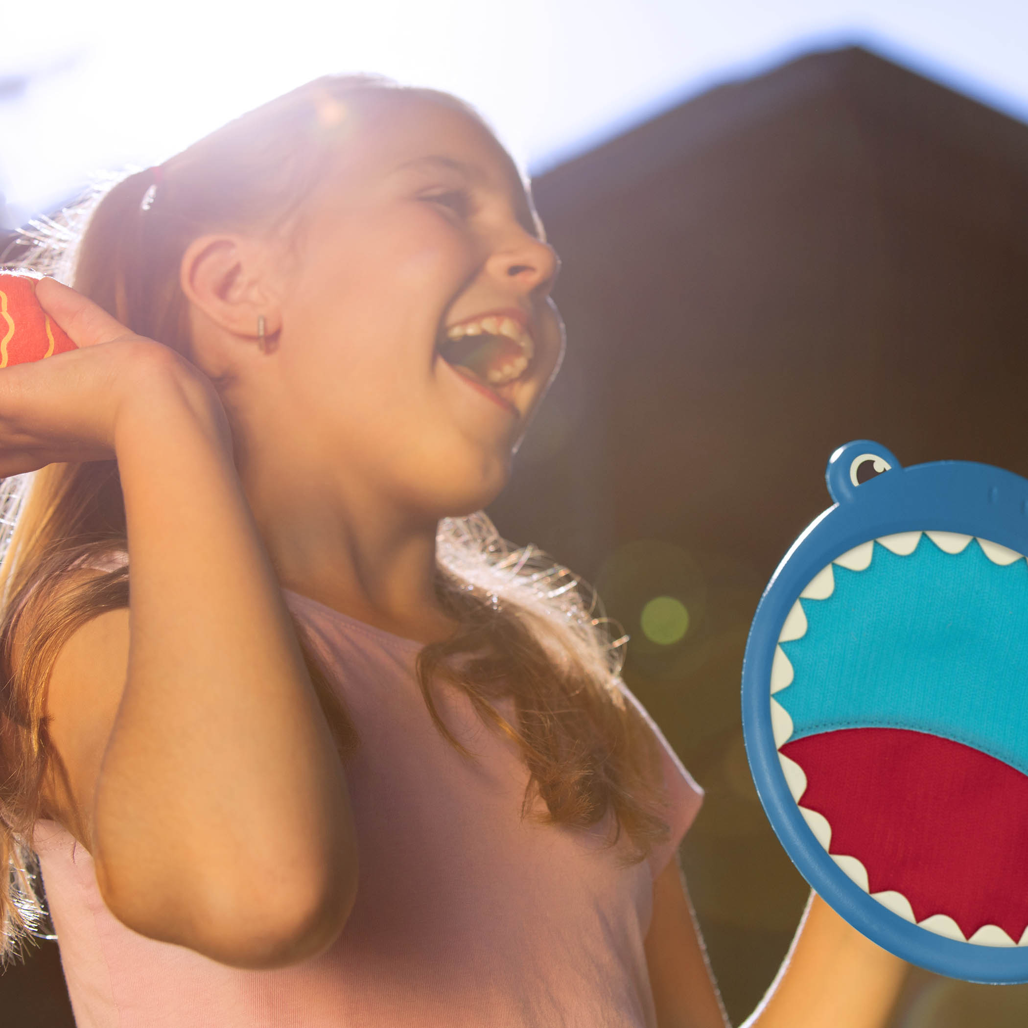 Juego velcro tiburon lanza y atrapa pelota B Toys 3